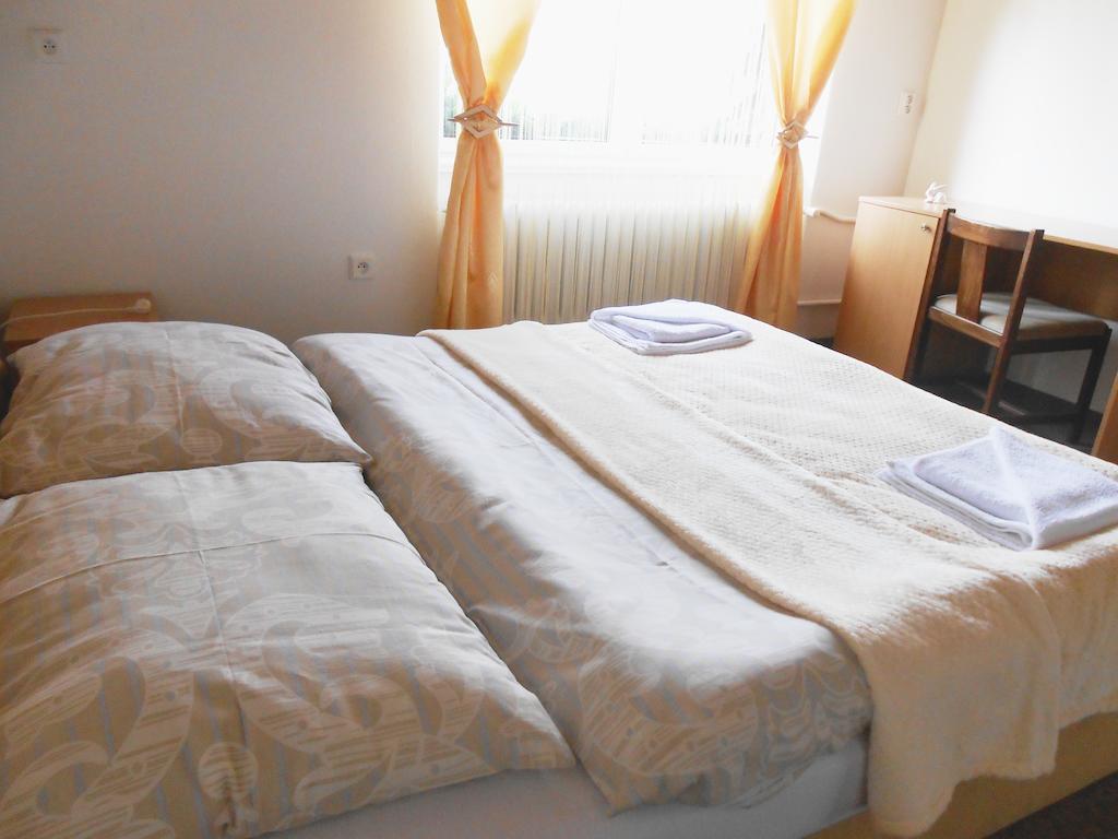 White Rabbit Hall Hotel Poděbrady Kamer foto