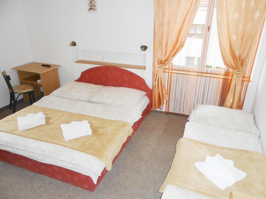 White Rabbit Hall Hotel Poděbrady Kamer foto