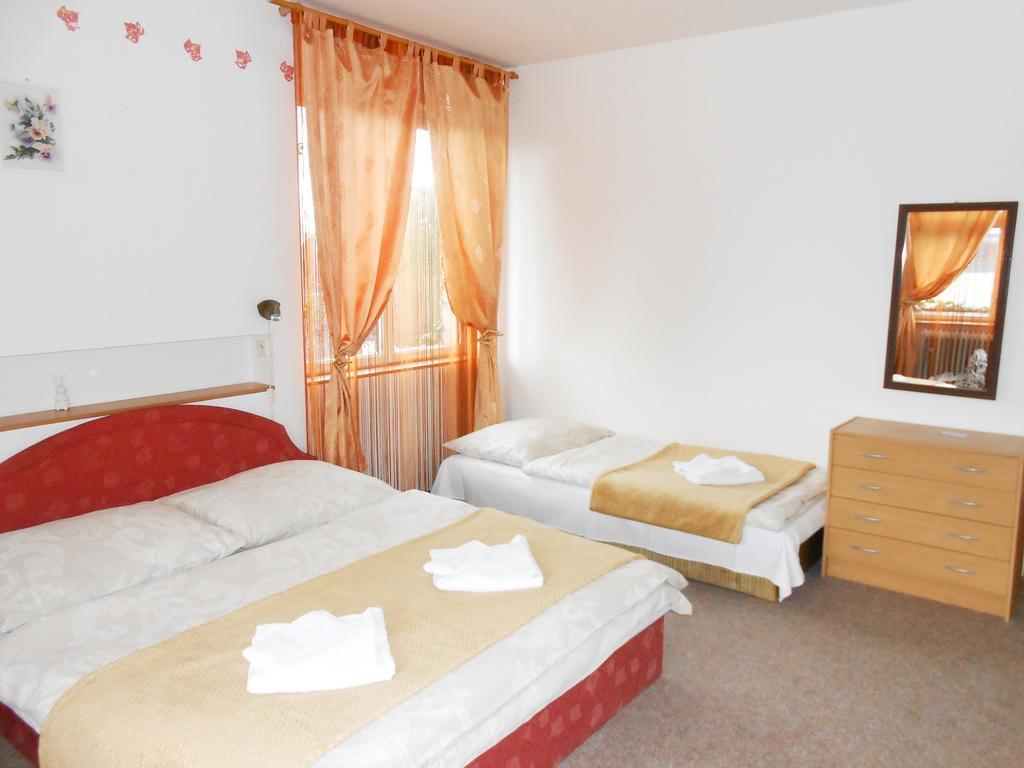 White Rabbit Hall Hotel Poděbrady Kamer foto