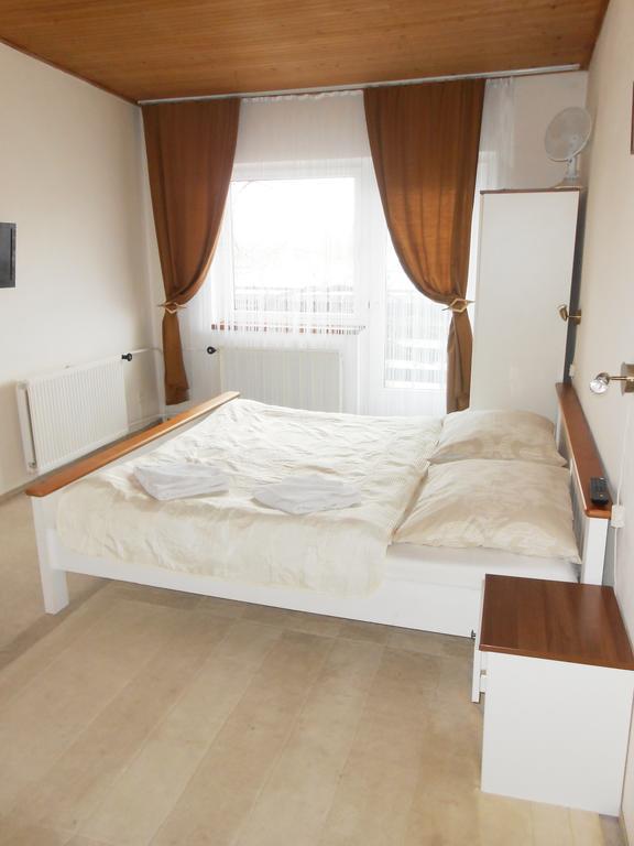 White Rabbit Hall Hotel Poděbrady Kamer foto