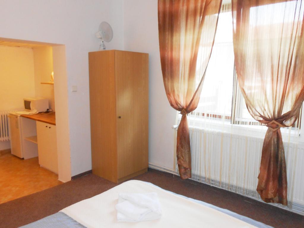 White Rabbit Hall Hotel Poděbrady Kamer foto